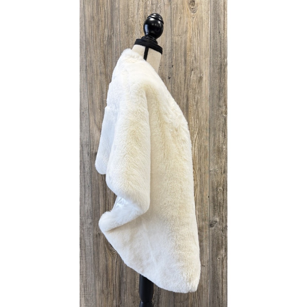 Christian Siriano Ivory Faux Fur Wrap Shawl "One Size" Special Event Glamour NWT - Picture 3 of 10